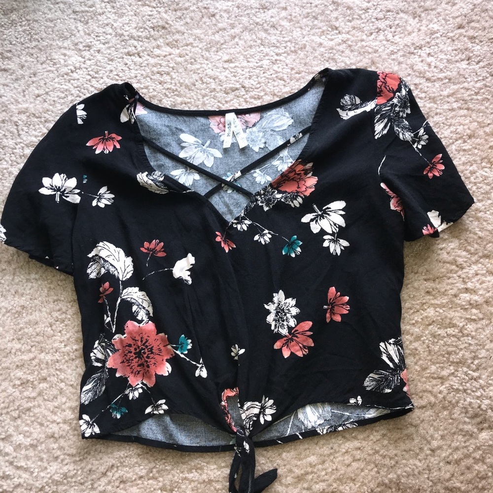 Cropped black flower shirt